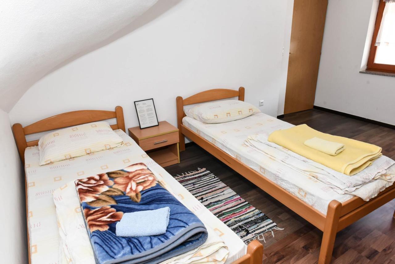 Sobe Sa Kupatilom Jajce Exterior foto